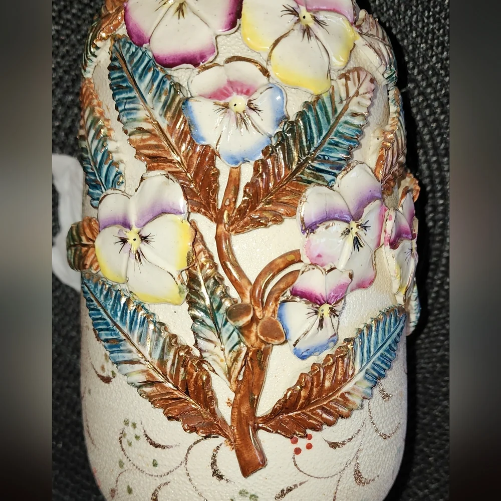 Antique Majolica floral pottery vase. Possible early 1900's 9.5 Inches - Picture 3 of 5